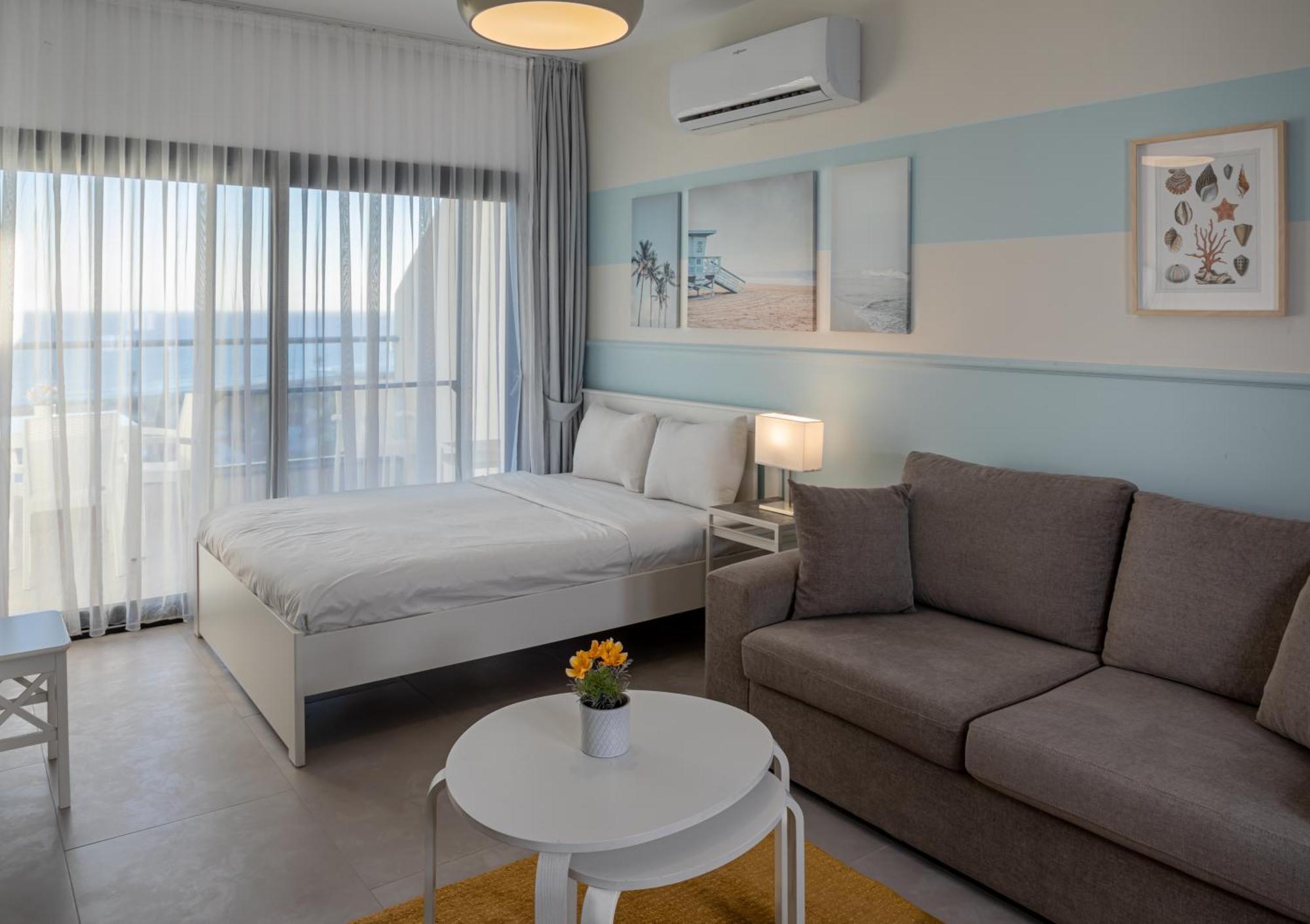 Caesar Blue Seaside Luxury Apartments Gastria Exteriör bild