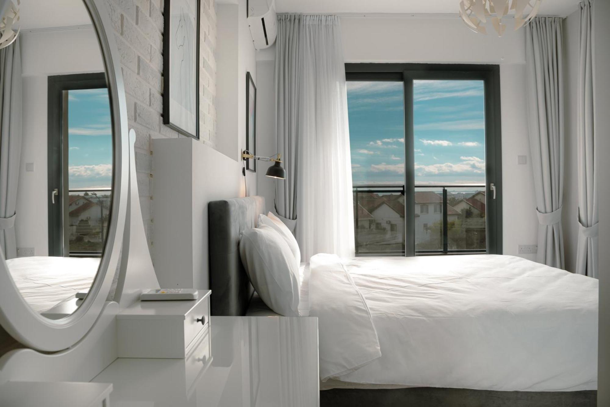 Caesar Blue Seaside Luxury Apartments Gastria Exteriör bild